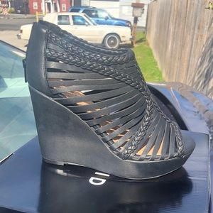 Black strappy braided wedge